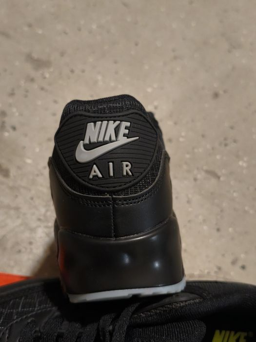 Продам кроссовки nike air max