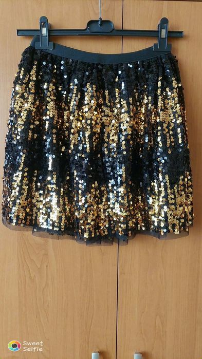 пола с  блестящи пайети