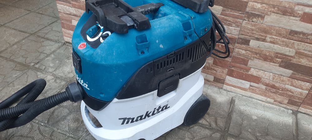 Makita vc4210L Прахосмукачка със Контакт АвтоТупалка Сухо Строителство Гипс Картон
