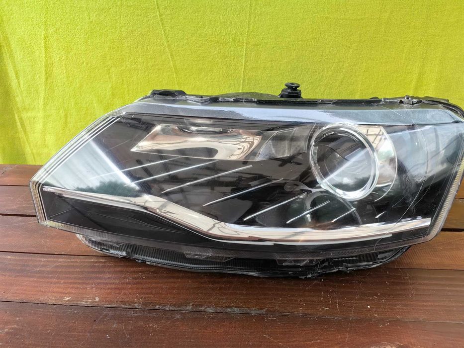 Фар за Skoda Rapid Xenon / Шкода Рапид Ксенон