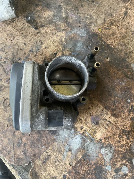 Дроселова клапа за фолксваген 2.0 фси