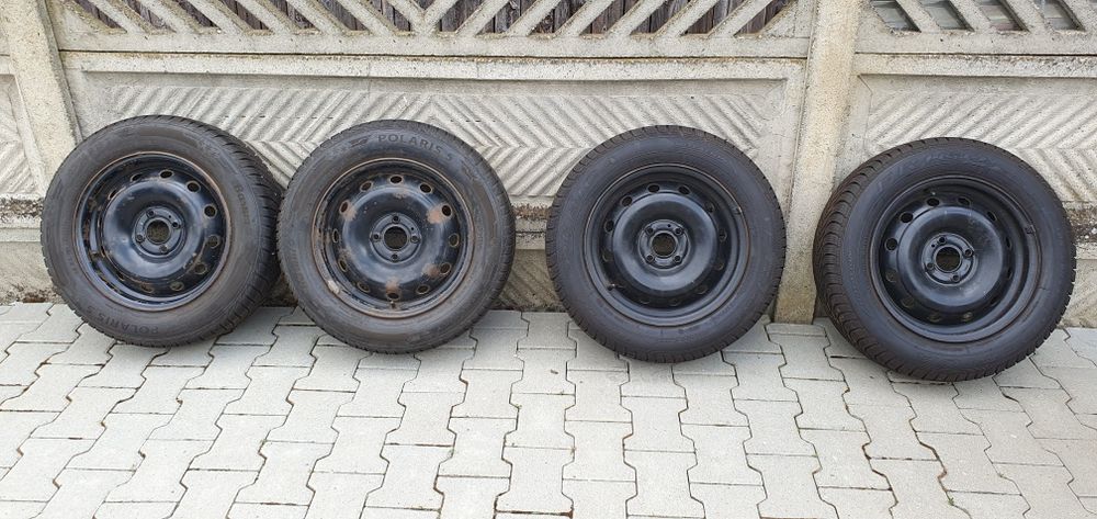 Vând 4 jante tablă si cauciucuri iarnă