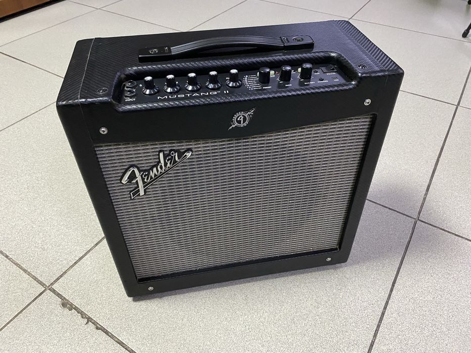 Fender Mustang II гитарный комбоусилитель