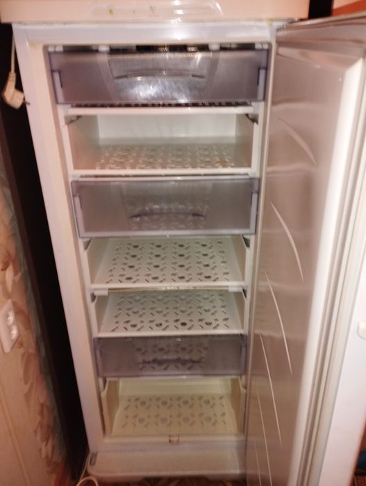 Продам морозильник