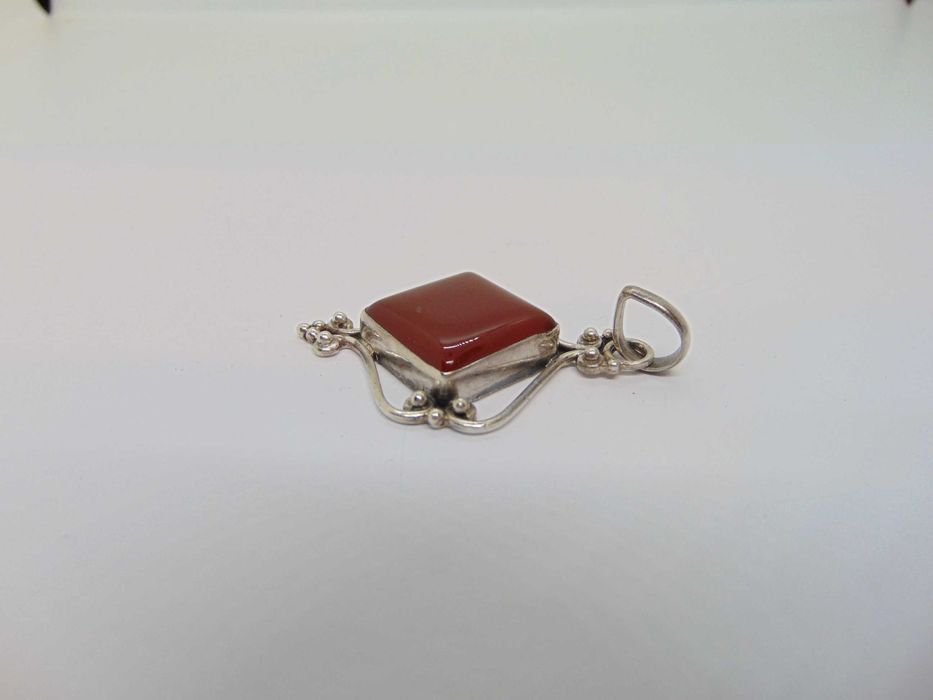 Pandantiv din argint si carneol