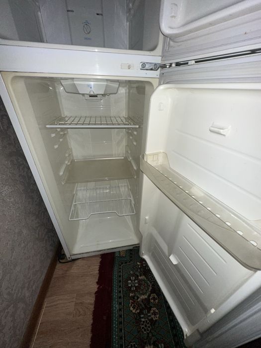 Продам холодильник буу