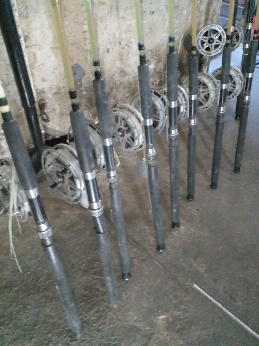 Катушки невские с удилищами