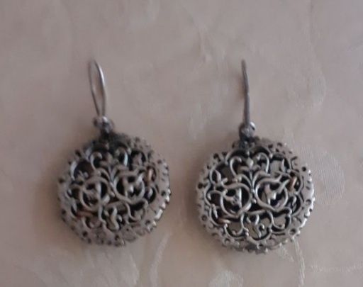 Остались тока Серёжки,  серебро