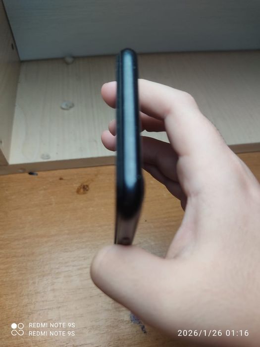 айфон се 2-го поколения