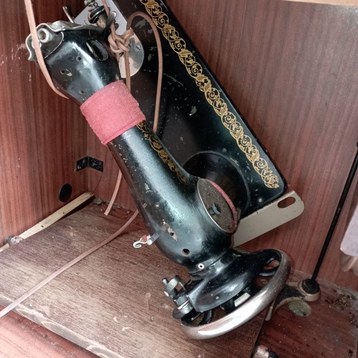 Продам швейную машинку