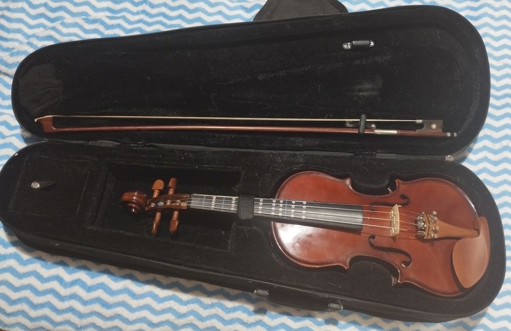 Продам скрипку 1)2
