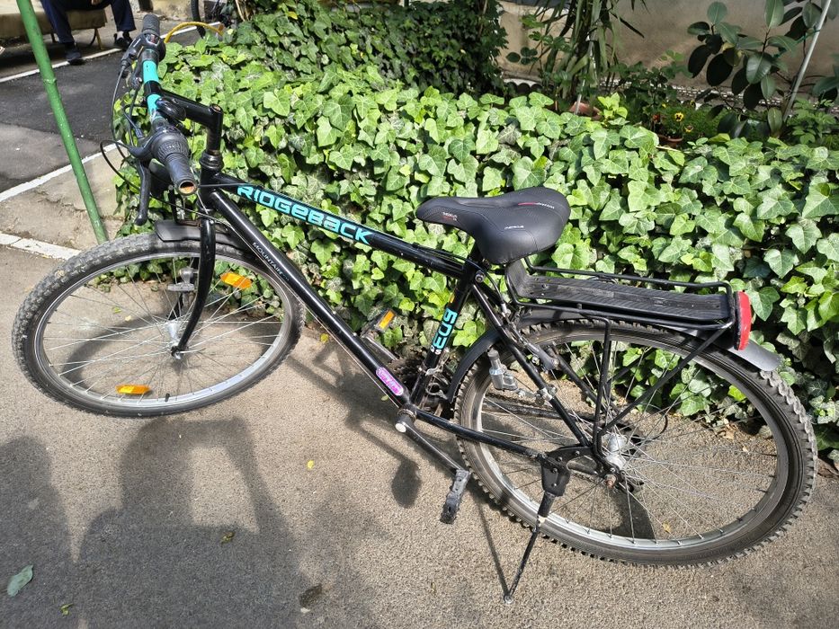 Vând bicicleta .