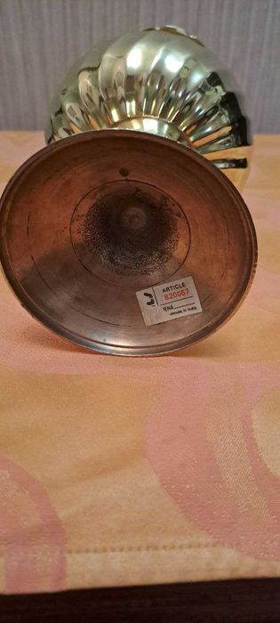 Ваза из бронзы толстостенная.