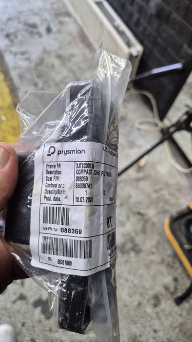 Kit Fixare Stâlp/Perete Prysmian XJT8C00136 Cutii Îmbinare Telecom
