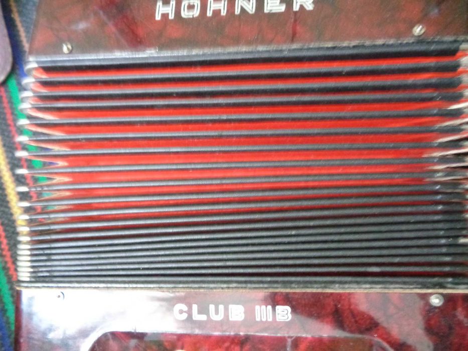 Продавам Акордеон Hohner Club IIIВ