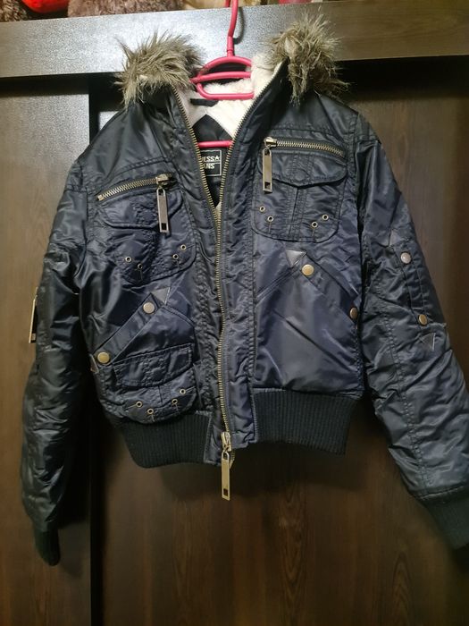 Дамско зимно яке Guess Jeans