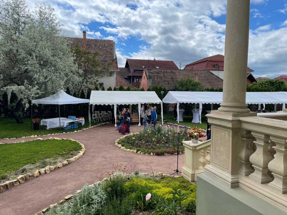 Inchiriez scaune, mese si corturi evenimente