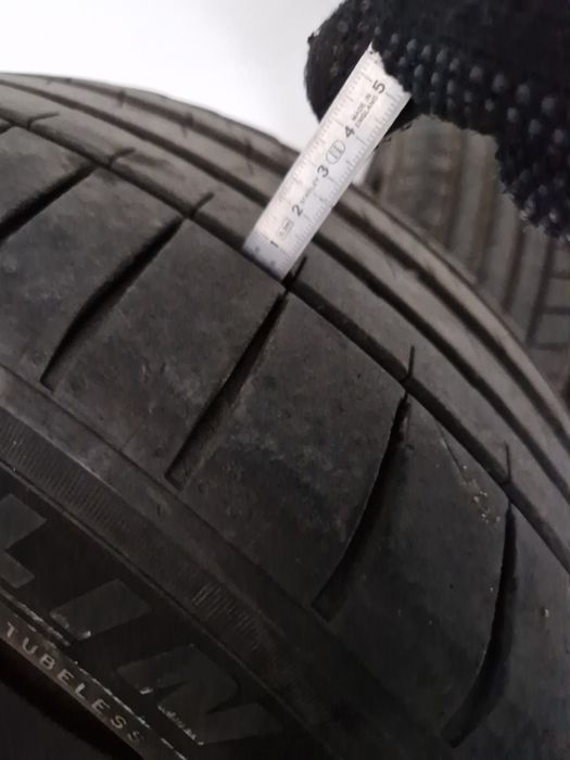 Anvelope de vară Moichelin Pilot Sport 4
235/45 R18 98Yi