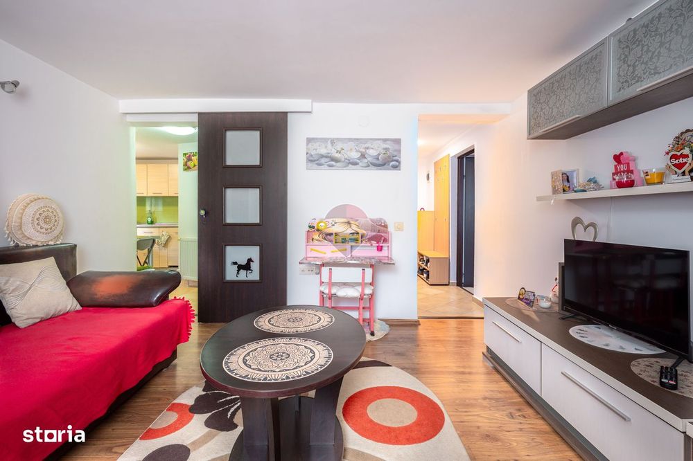 Apartament cu 3 camere, parcare, curte si spațiu depozitare în Sacele
