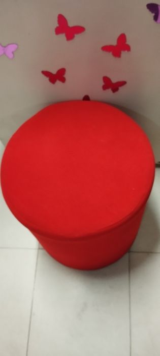 Табуретка/ пуф , цвят червен
