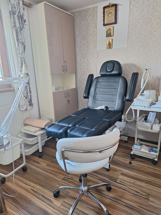 Vând cabinet manichiură/pedichiură/podologie 15000 ron
