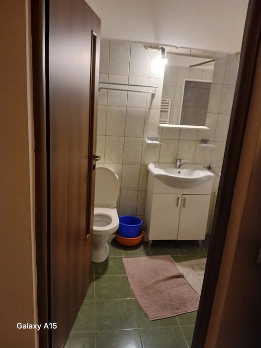 Închiriez apartament