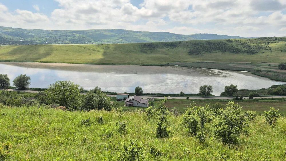 Teren in rate 6 luni cu vedere catre lac