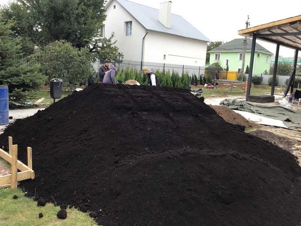 Transport nisip,pamant vegetal,moloz,piatră de cariera