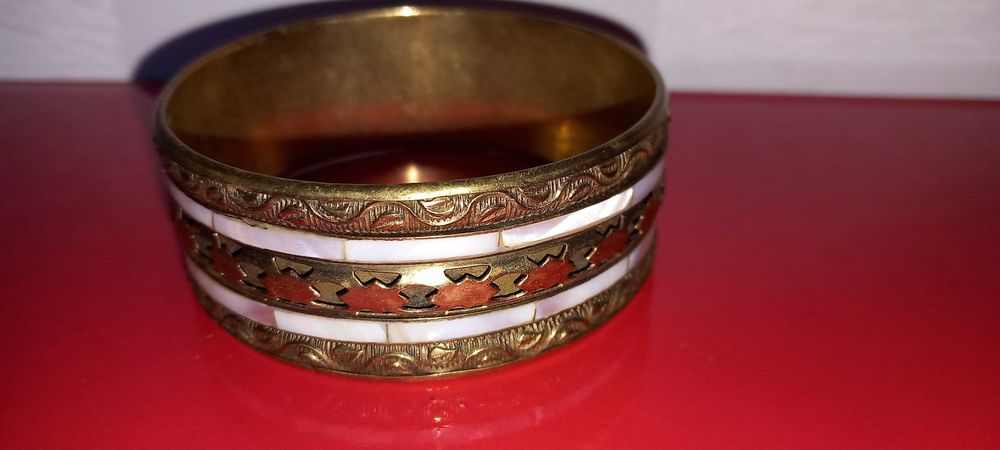 Bratara veche din alama cu sidef