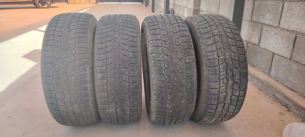 Шины в отличном состояние 215/60/R16