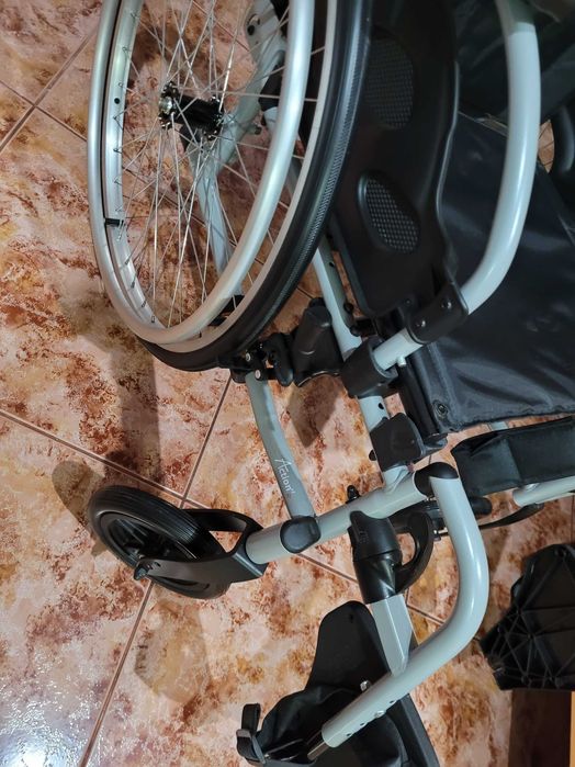 Scaun rulant nou ( handicap dizabilitati)  cu latimea sezutului 42 cm