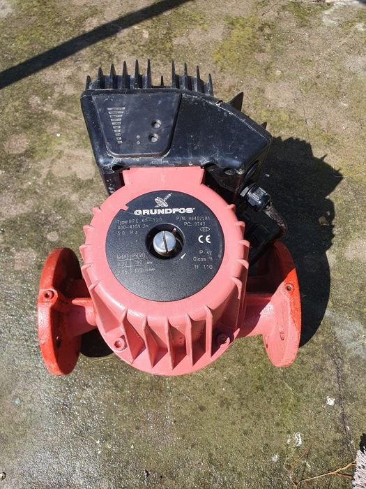 Vând pompa de recirculare Grundfos