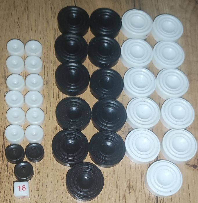 Головоломка. Разные шахматы, шашки, нарды некомплект