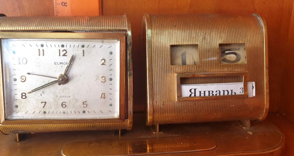 Настольные механические часы