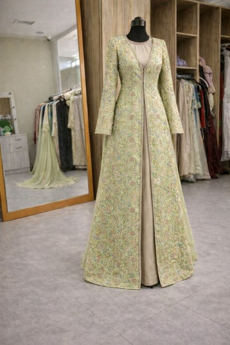 Продается ансамбль (Чапан+платье база)