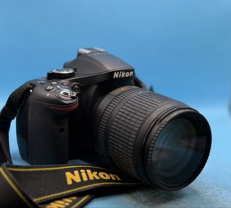 Цифров фотоапарат Nikon D5200 + Обектив AF-S DX NIKKOR 18–105mm VR – 24.1MP + памет карта