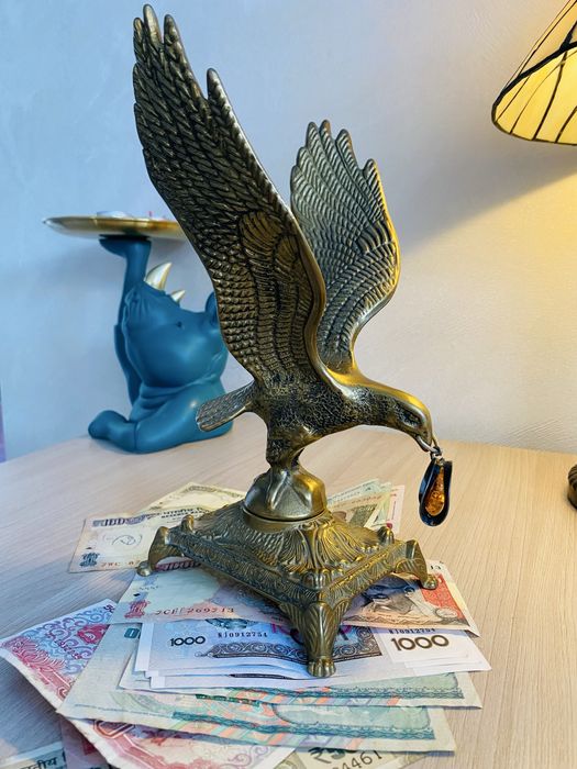 Статуэтка Орел с янтарем
