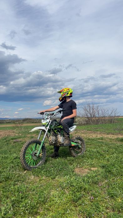 Vând cross MMX 125CC 4T
