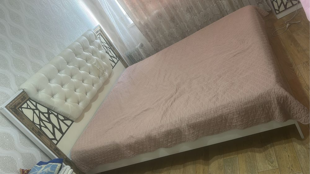 Двухспальная кровать