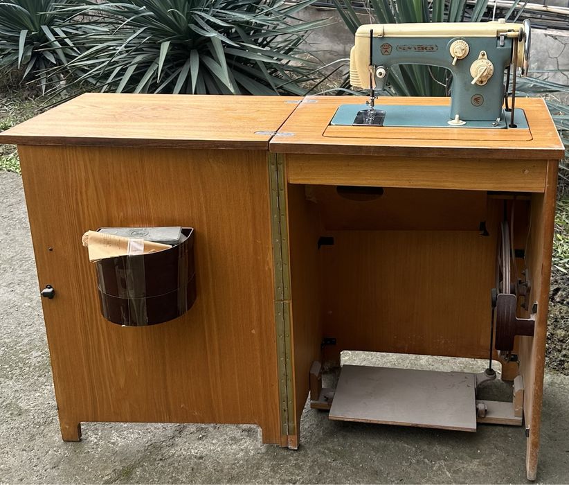 Продаю швейную машинку Чайка