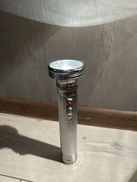 Фонарик ручной серебряный