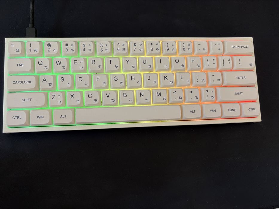Ducky one two mini със сменени капачки. Използвана 5 месеца без кутия. Ducky Silver switch-ове