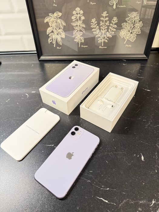 iPhone 11 purple 64GB + Apple Watch SE 40 mm слушалки и зарядно айфон