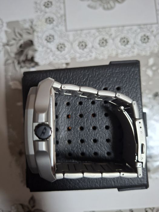 Продам часы фирмы DIESEL. .