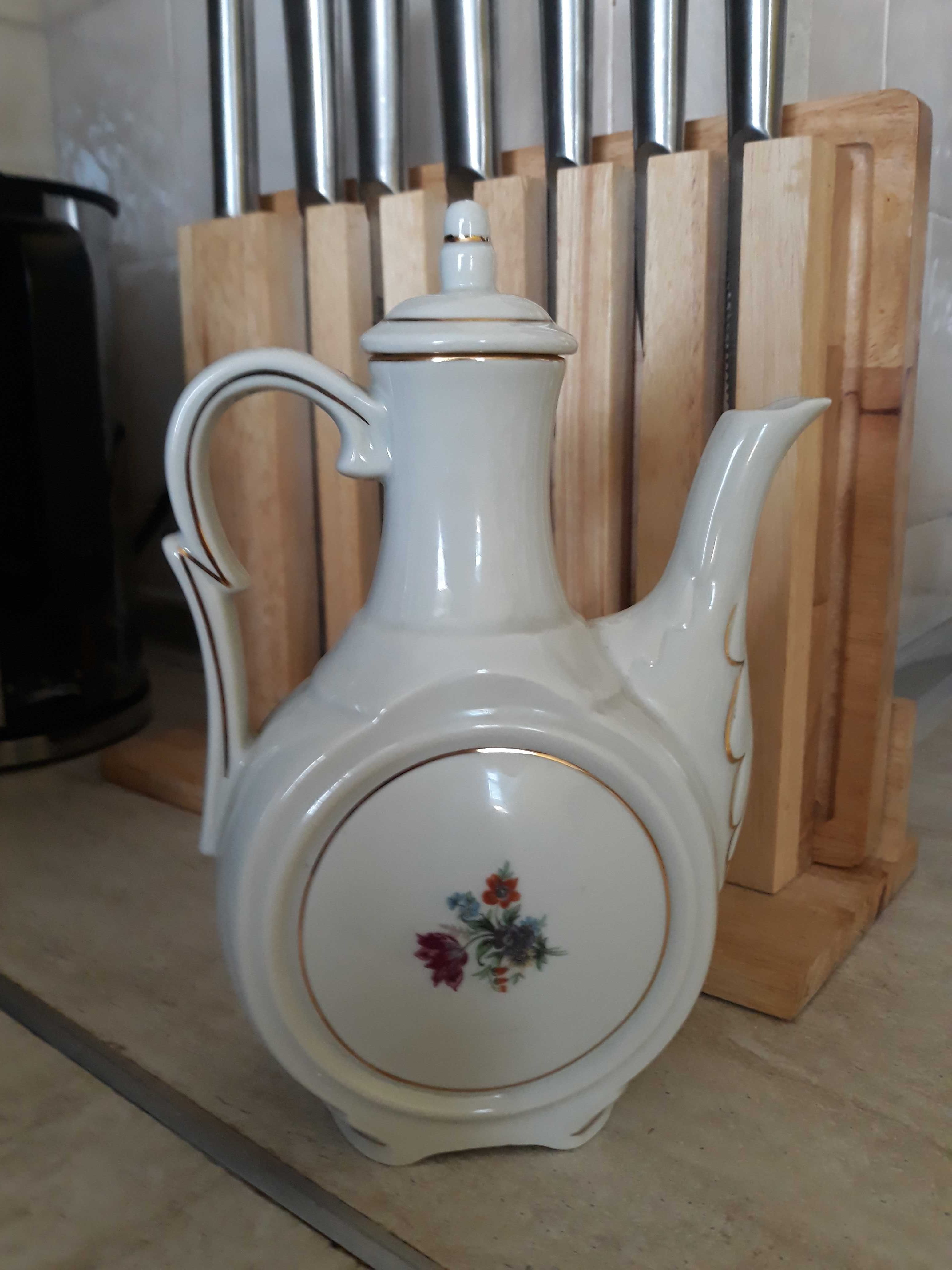 Порцеланов чайник гр. Троян • OLX.bg
