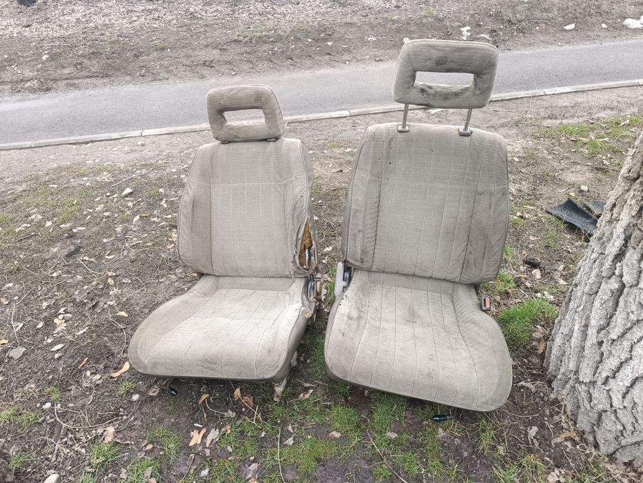 Продам передние сиденья