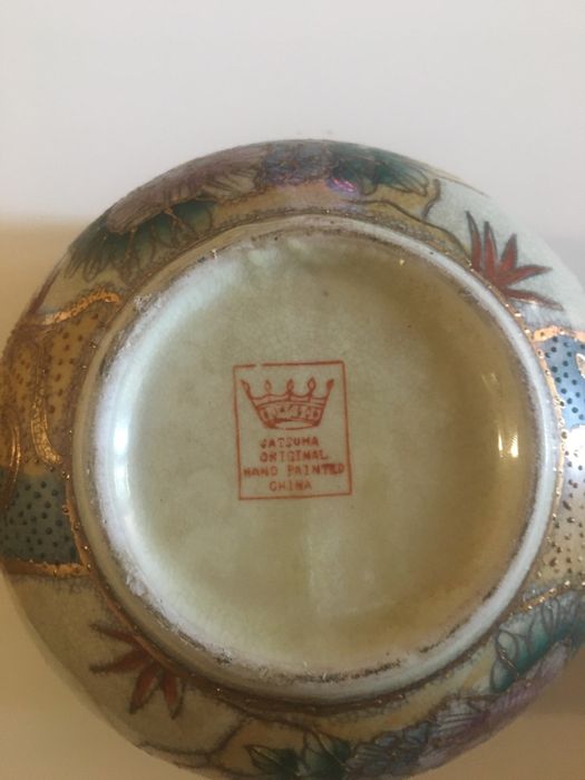 Ръчно изработена купа с капак от порцелан