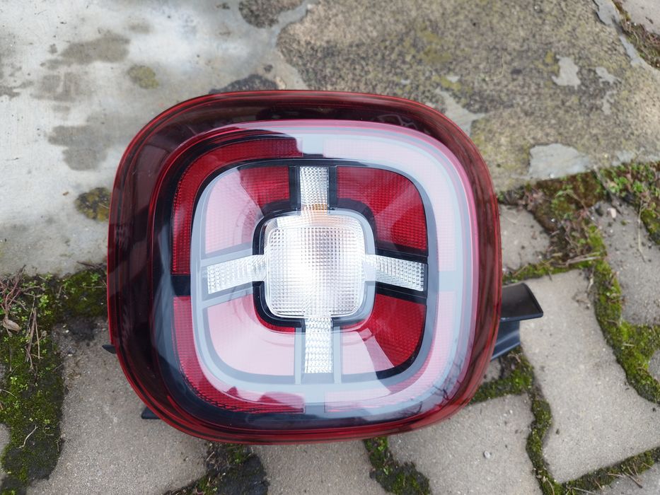 Vând stop și bara spate Dacia Duster 2019