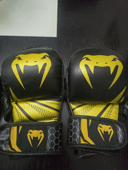 ПЕРЧАТКИ боксерские и черепашки