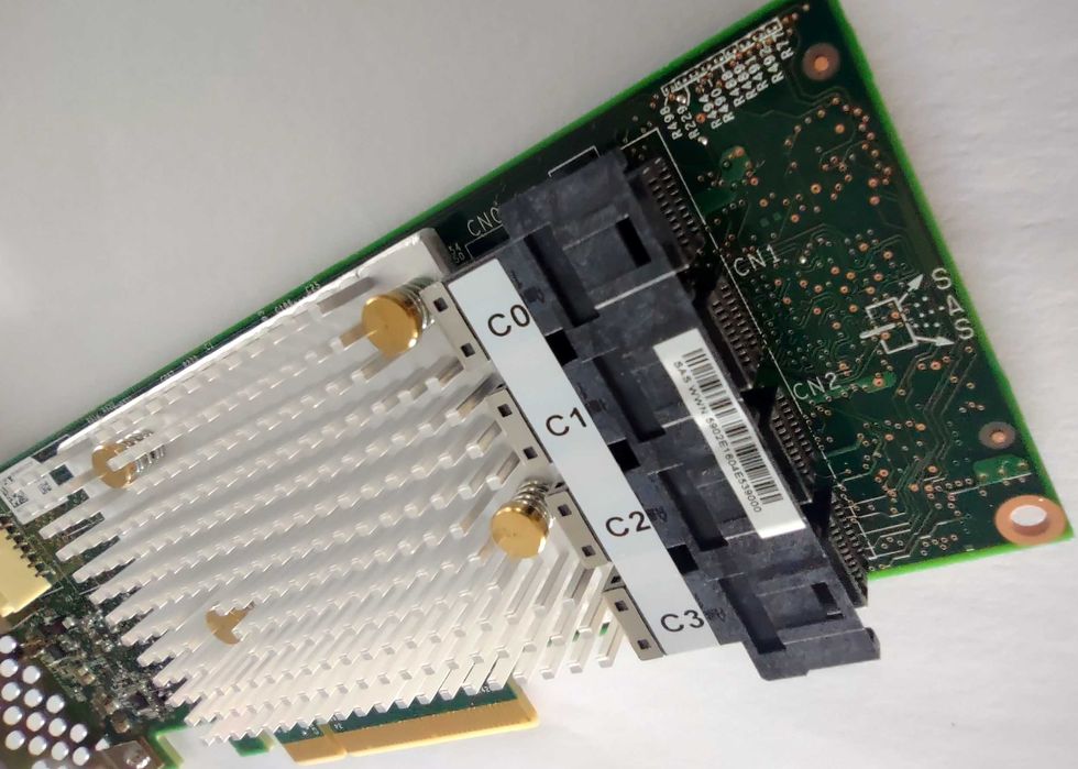 RAID контролер Lenovo 9350-16i 4GB 12Gbps SAS2 SATA3 RAID, JBOD